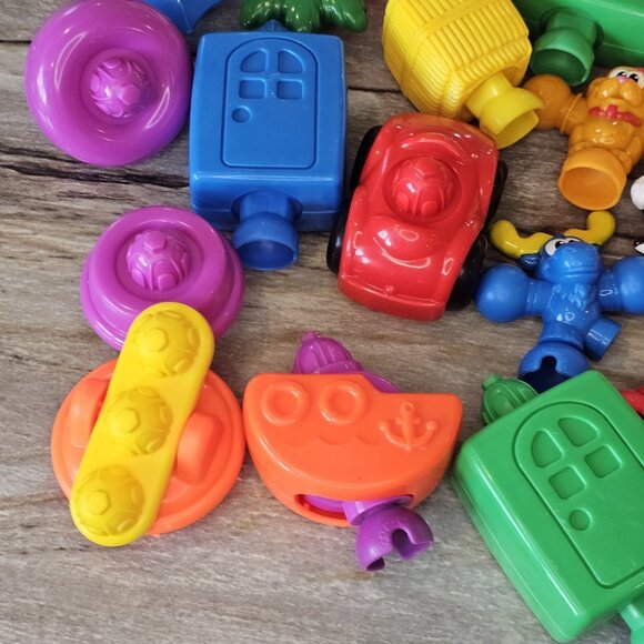 90s Y2K Fisher Price Pop Onz Building System 27 Pieces Animals Car Doors Shapes - Picture 6 of 14